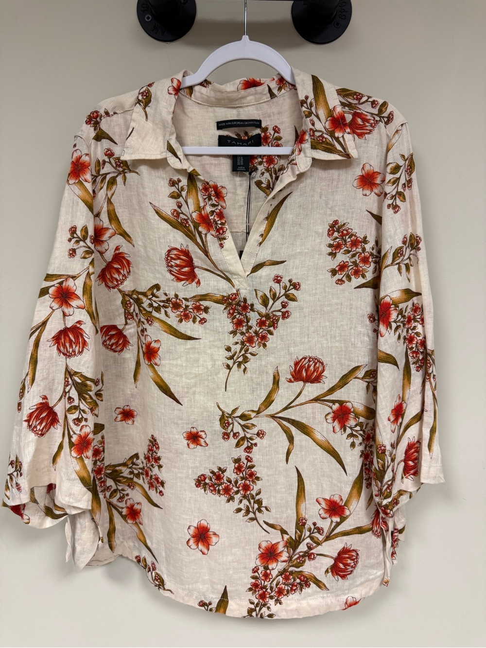 Tahari size 1X Floral 100 % Linen V-Neck Tunic Top Cream with orange Floral NEW